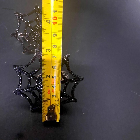 4 Piece Halloween Black Spider Web Napkin Rings . - Picture 5 of 5